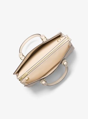 Mochila Michael Kors Sheila Mediana con Logotipo Metálico